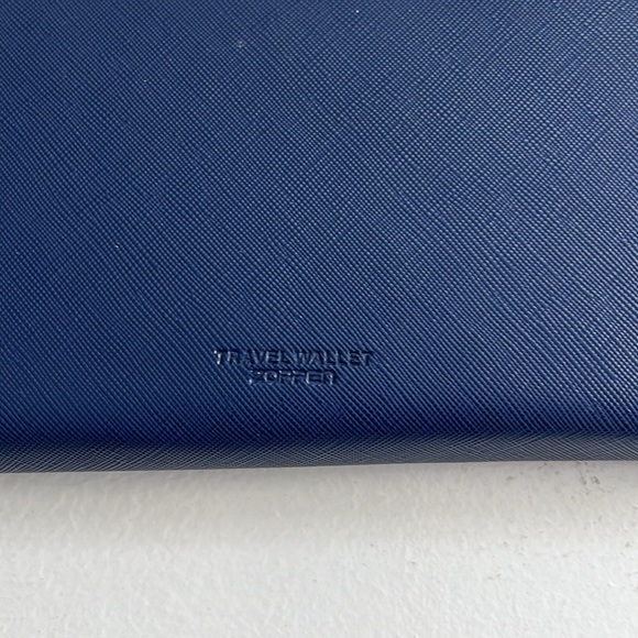 Travel Wallet Blue Leather NWOT - Picture 2 of 4